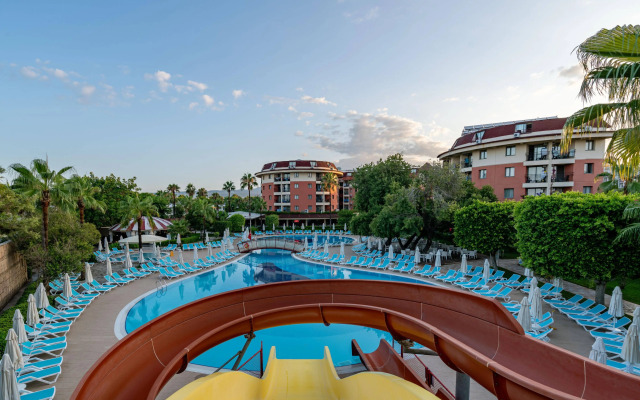 Palmeras Beach Hotel