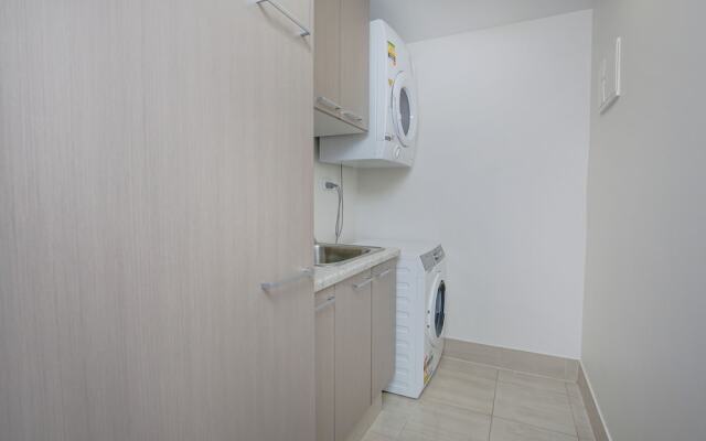 City Centre Apartment with Mountain View