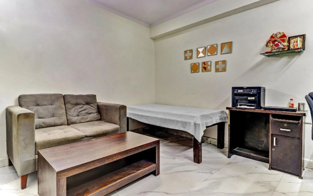 OYO Flagship 70237 Cozy Stay Deluxe