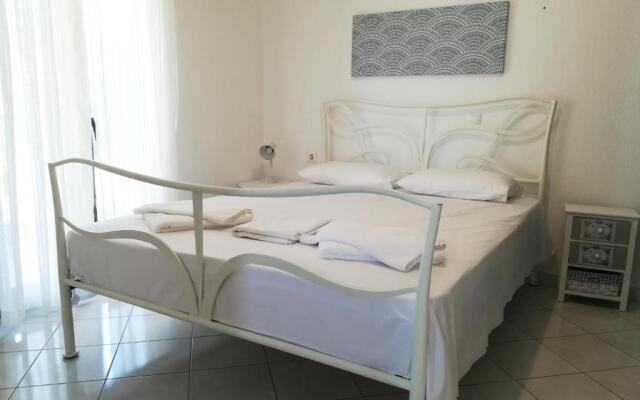 Melina Apartments - Holiday Apartment in Nikiti
