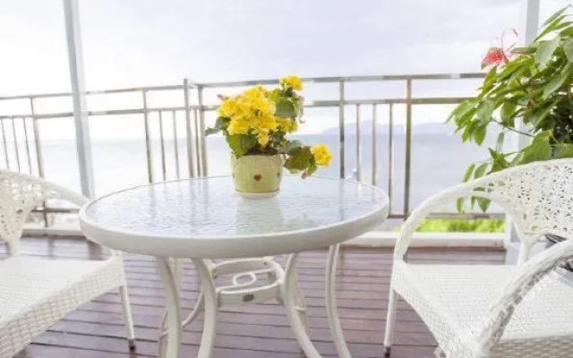 Linghai Holiday Hotel