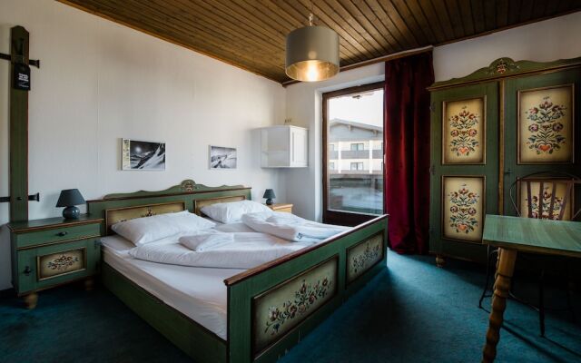 Hotel Rothirsch by Skinetworks