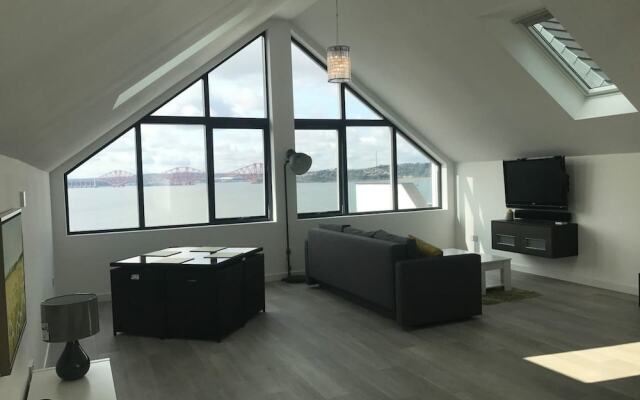 The Wee Glasshouse - Stunning Views of Dalgety Bay