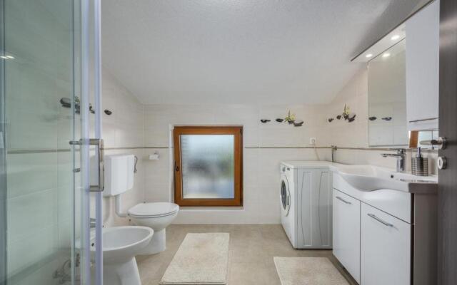 PHAROS house with apartment