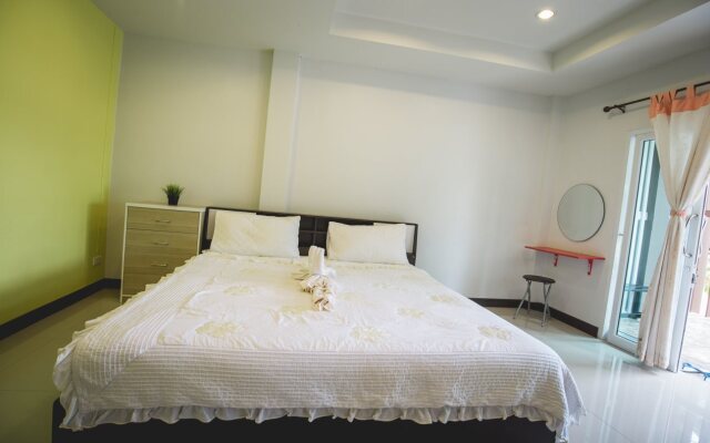 Tharadol Beach Resort