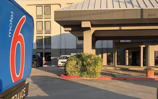 Motel 6 Lewisville, TX - Medical City
