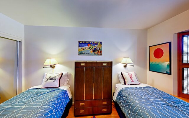 Beach Bungalow in Ventura by RedAwning