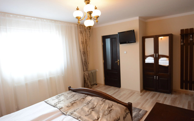 Pensiunea Sarmis Cristal