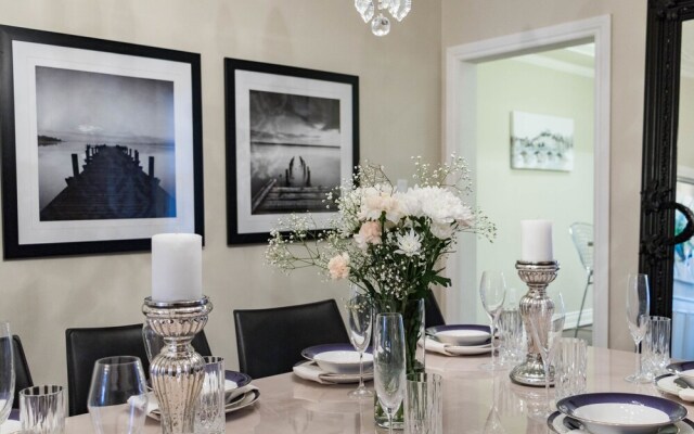 QuickStay - Chic & Modern Townhouse in Little Italy