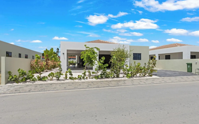 Villa Jasmijn  with private pool, at Mambo Beach