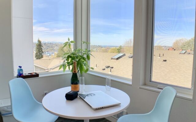 Primo Capitol Hill Studio