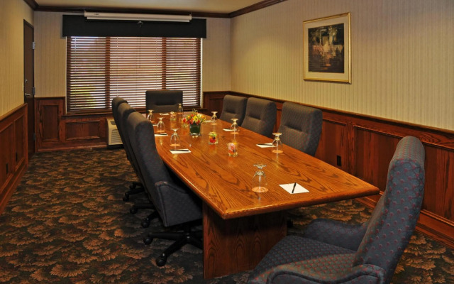 Oxford Suites Portland - Jantzen Beach