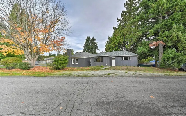 Bright Seattle Cottage w/ Private Backyard Access!