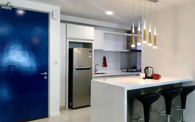 Sunset Seaview Vacation Condos at Infinity Avenue