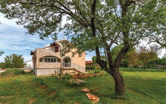 Stunning Home in Peroj With Wifi and 2 Bedrooms