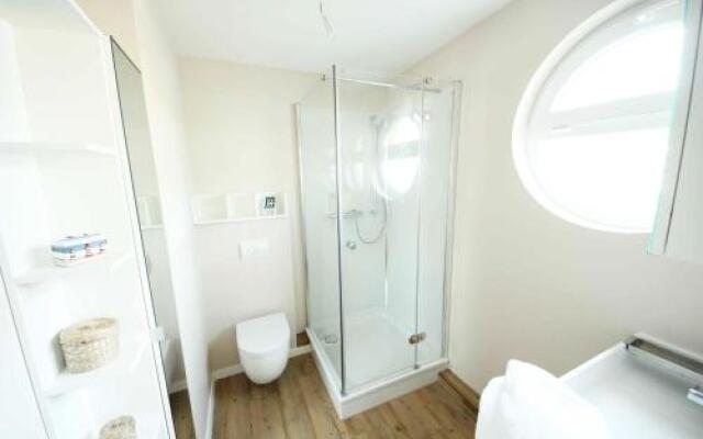 Komfort-Hausboote am Naturhafen Krummin