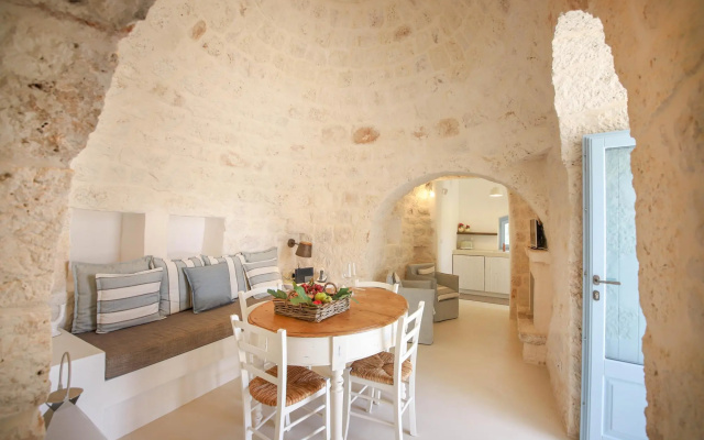 TD Lamiamola Stylish Trulli Lamie With Pool