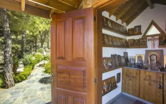 Ricky Chalet Near Troodos