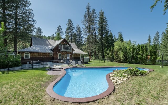 Family Cabin 5 Bedroom Home by NW Comfy Cabins