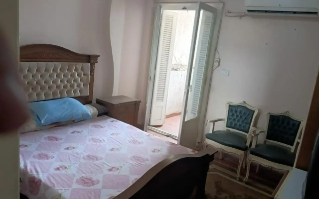 شقة علي البحر مباشرة في المندرة
