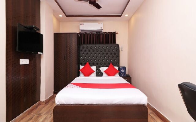 OYO 13579 Hotel Royal Crowne