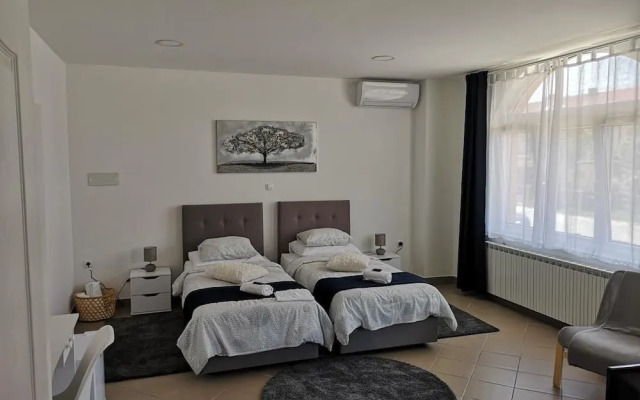 Marko Airport Rooms