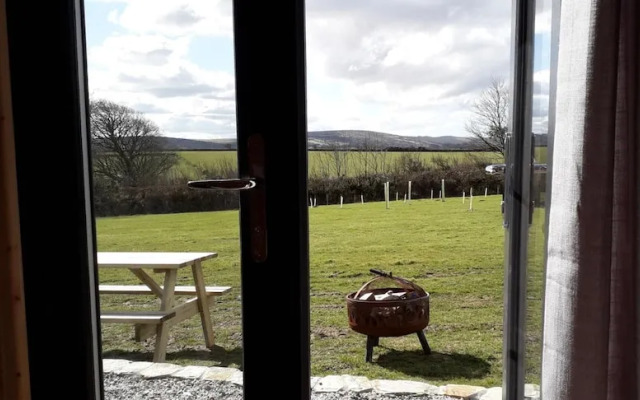 Hornbeam Eco Cabin - Sleeps 2 - Valley View