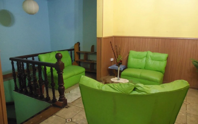 Hostal Tricontinental