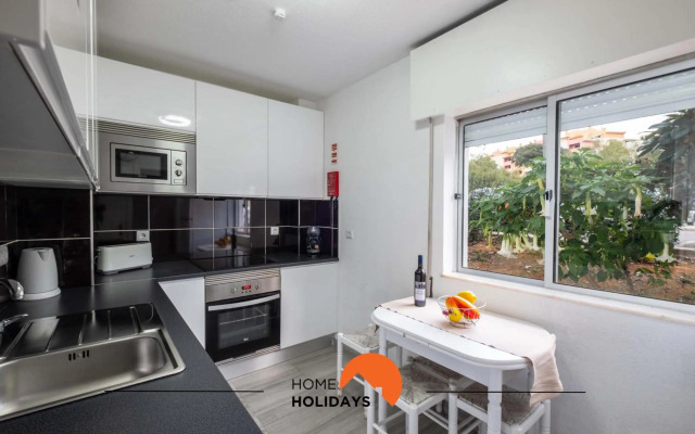 #002 Amazing Apartment Next City Center,Beach