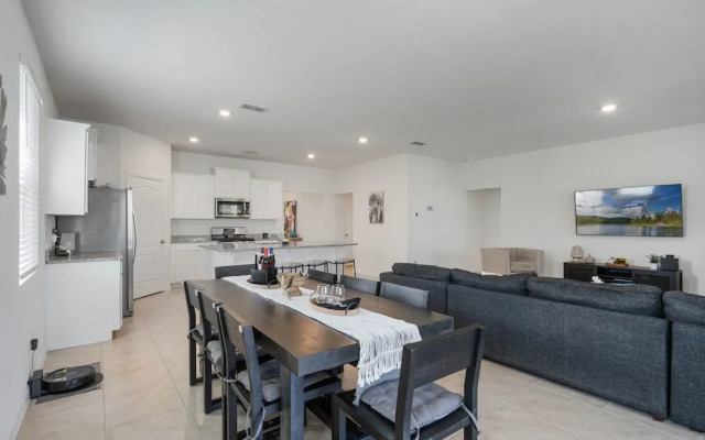 Solterra Villa With Screened Pool & Lake View