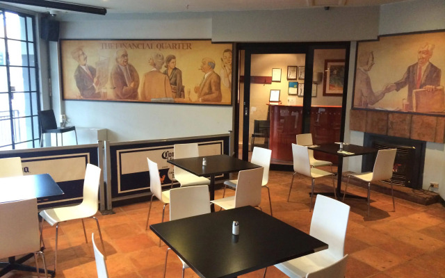 Star Bar Cafe and Hotel
