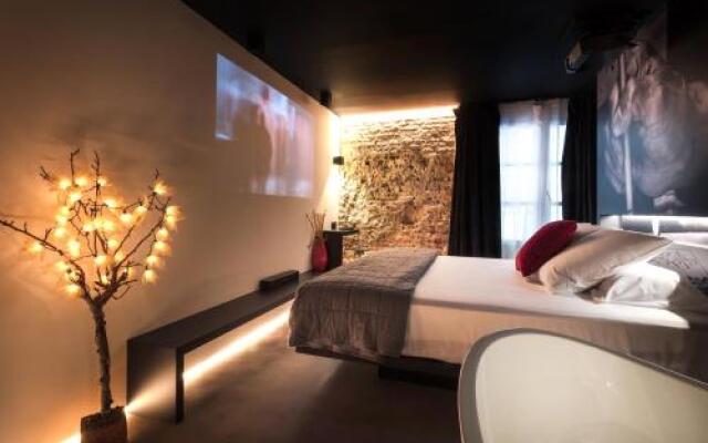 Zrooms Suites