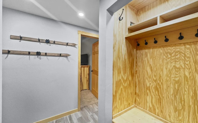 Peregrine Lodge-Remodeled Kitchen-Steps to Super Bee Lift - PG309 by RedAwning