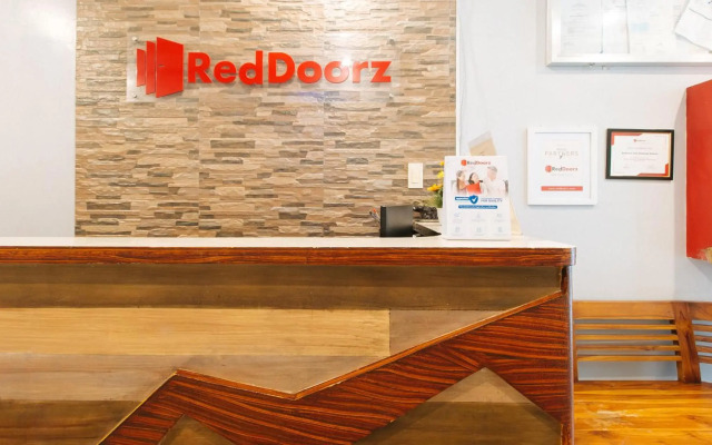 RedDoorz near Bambang Station