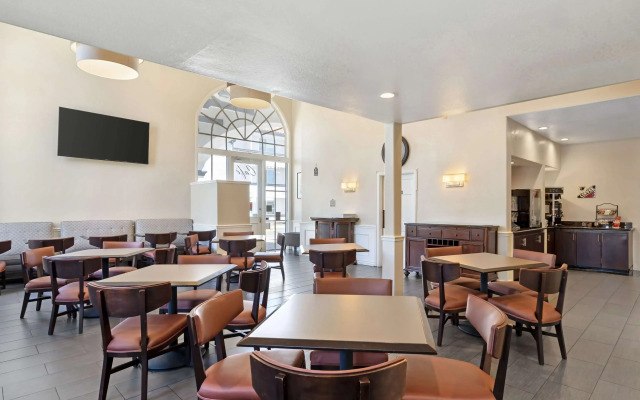 Best Western Plus Newport Mesa Inn