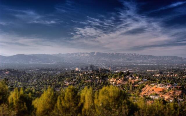 Canoga Hotel at Warner Center