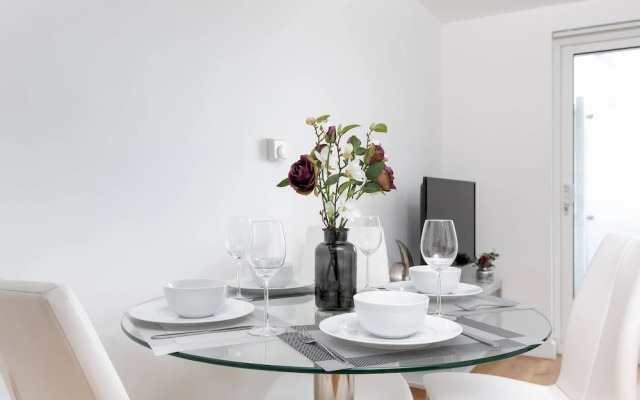 Skyvillion 2bed Enfield Flat W Balcony - Parking