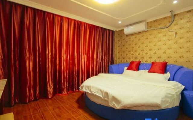 Yunshan Hotel (Henan National University Science Park Wutong Street Subway Station)