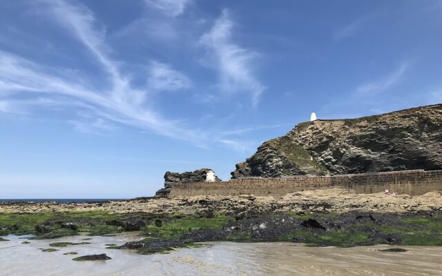 Cliff House Bed and Breakfast