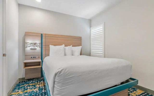 Pacific Shores Inn