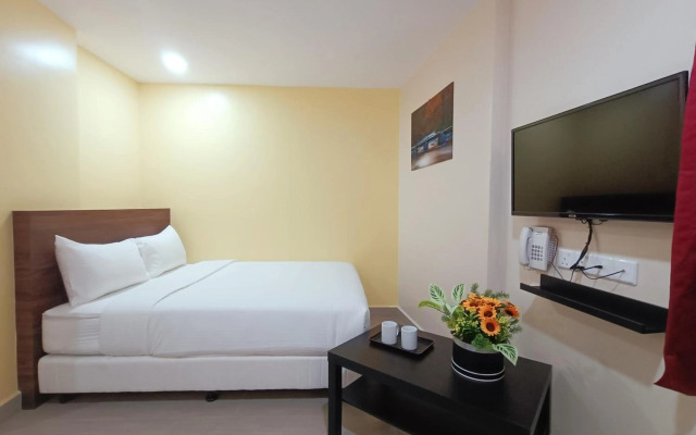 Capital O 90897 Island City Hotel