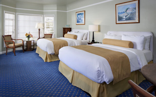 Colonial Terrace Inn by the Sea