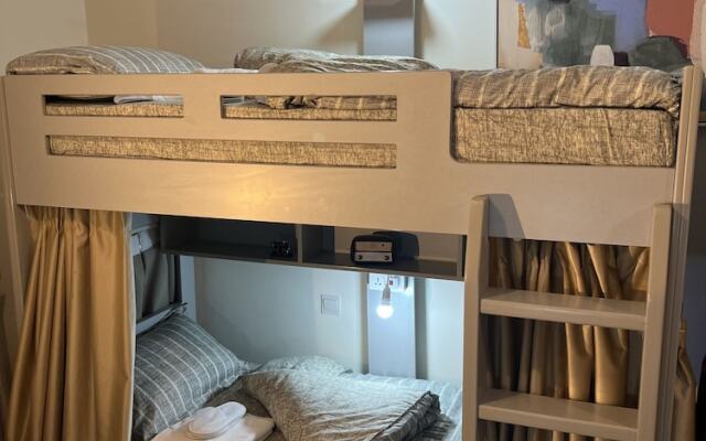 Robin Beach Hostel JBR