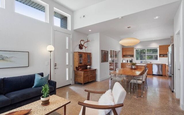 The Local - 2 Blocks to DT Fay - Walk Everywhere!