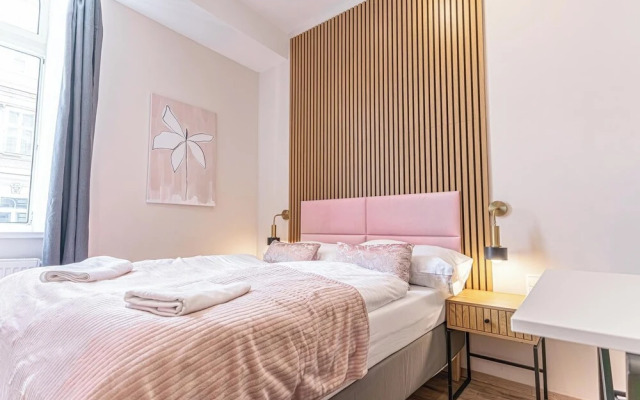 4BR Apt. for Groups 6-Min to Stadthalle