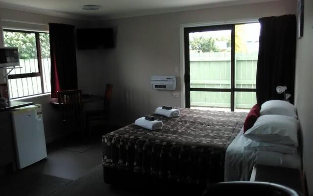 Academy Lodge Motel