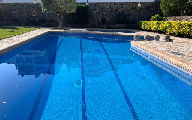 Bonito apartamento con vistas al mar y piscina