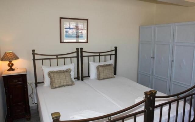 Pleoussa Studio and Apartments