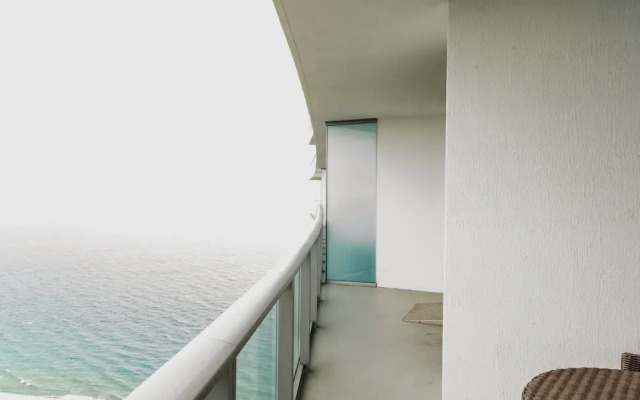 Luxury Condo with Spectacular Ocean View