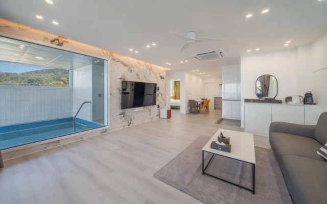 Pohang Etoile Poolvilla